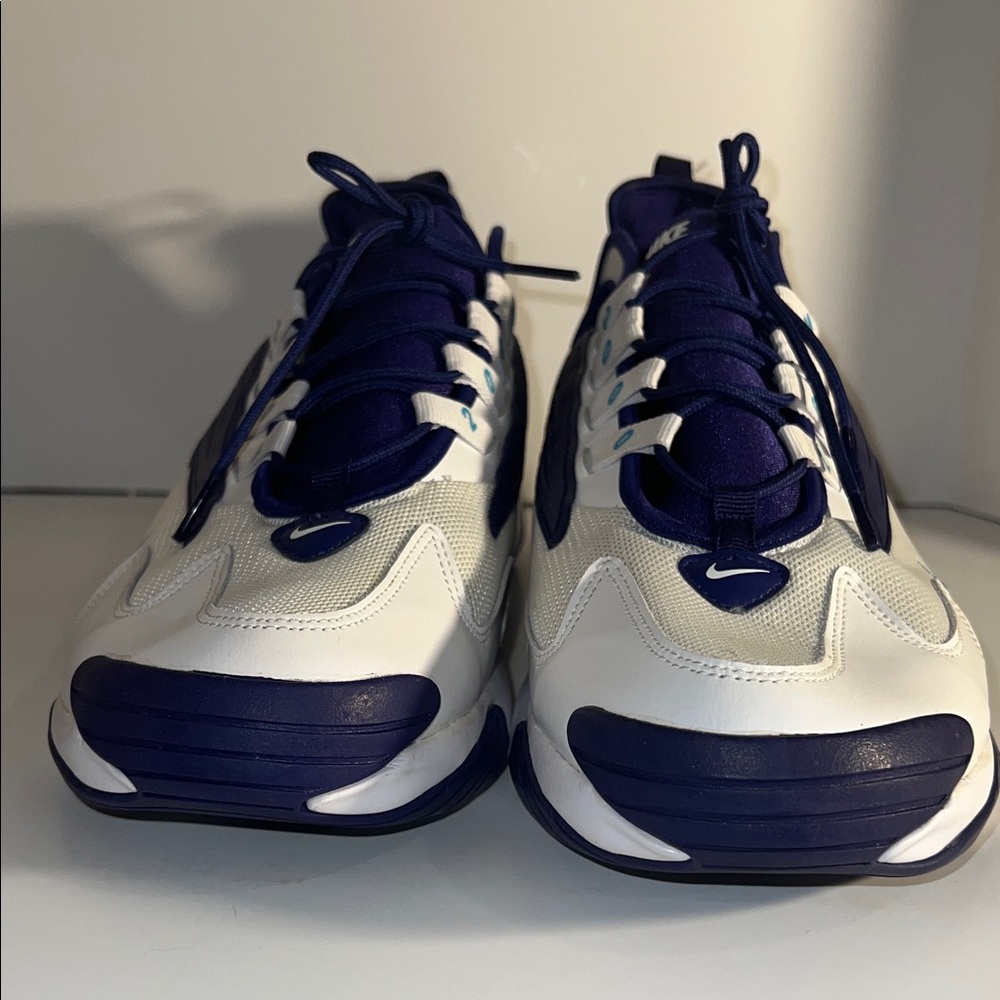 Nike Men's White and Blue Sneakers